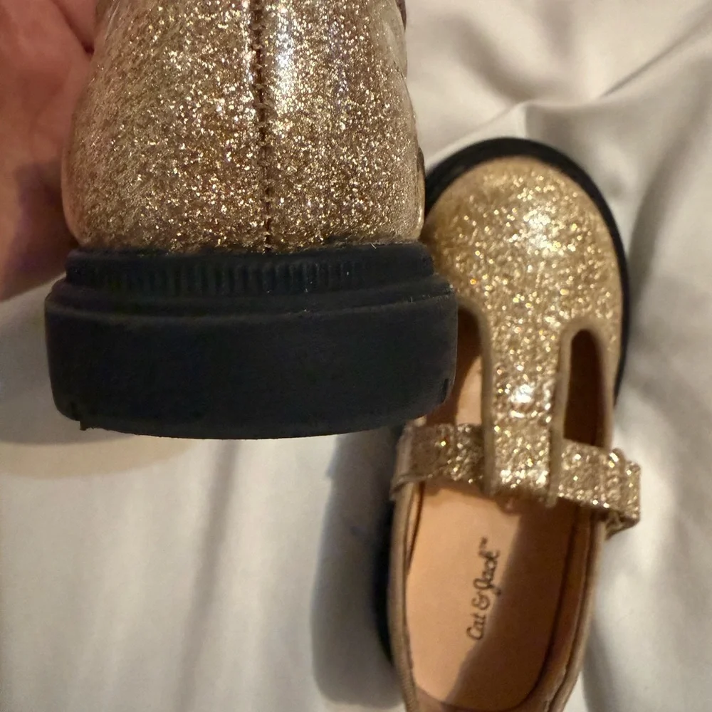 Girls' Cat & Jack Gold Wende T-Strap Mary Jane Flats size 8